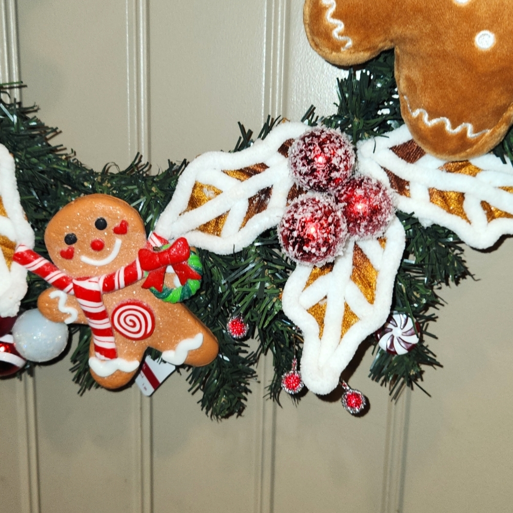 Gingerbread Man Wreath - Picture 6 of 8